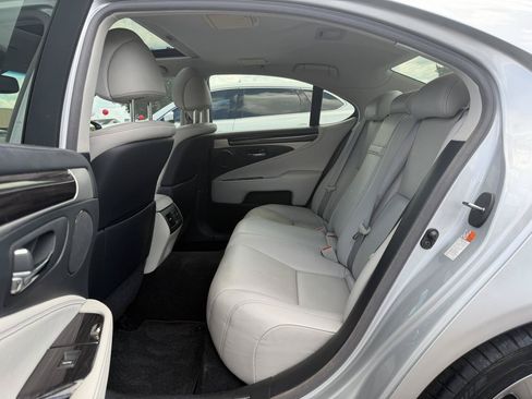 Used 2017 Lexus LS 460 w/ Comfort Package RWD image 8