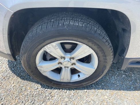 Used 2017 Jeep Compass Latitude AWD/4WD image 28