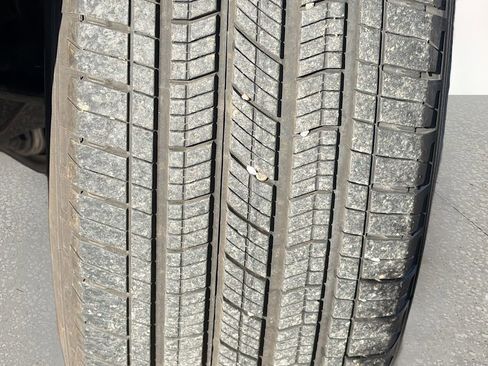 Used 2024 Jeep Grand Cherokee Limited image 45