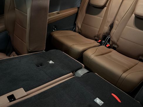 New 2026 Mercedes-Benz GLS 450 4MATIC image 14