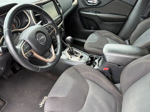 Used 2016 Jeep Cherokee Latitude w/ Comfort/Convenience Group AWD/4WD image 9