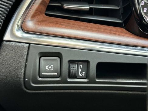 Used 2019 Cadillac XT5 Premium Luxury w/ Driver Assist Package AWD/4WD image 26