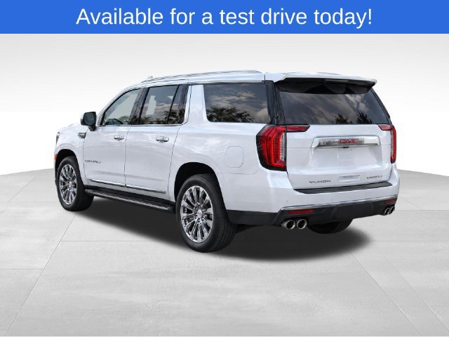 Used 2023 GMC Yukon XL Denali w/ Denali Reserve Package AWD/4WD image 3