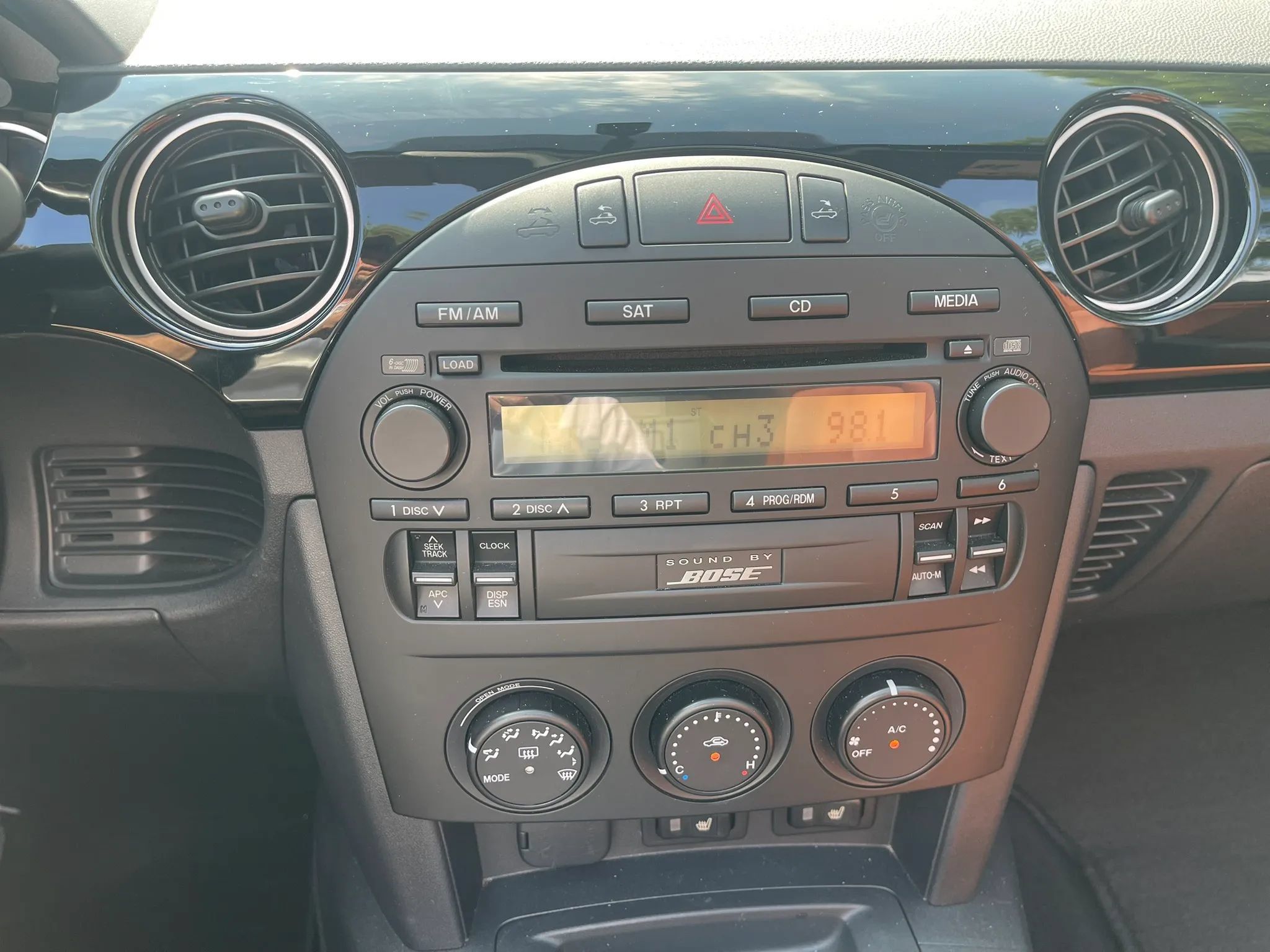 Used 2008 MAZDA MX-5 Miata Grand Touring w/ Premium Pkg RWD image 17
