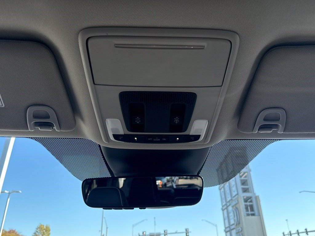 Used 2025 Honda Pilot Elite image 37