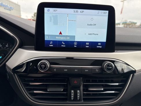 Certified 2022 Ford Escape SE w/ SE Sport Appearance Package image 17