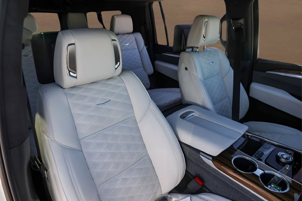 Used 2025 Cadillac Escalade ESV Sport Platinum AWD/4WD image 31
