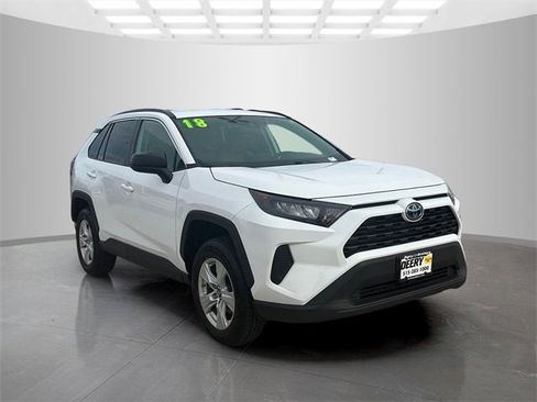 Used 2021 Toyota RAV4 LE image 2