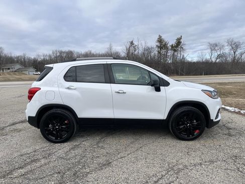 Used 2019 Chevrolet Trax LT w/ Sun & Sound Package image 6