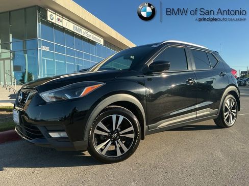 Used 2020 Nissan Kicks SR image 1