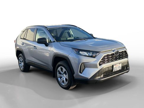 Used 2019 Toyota RAV4 LE image 7