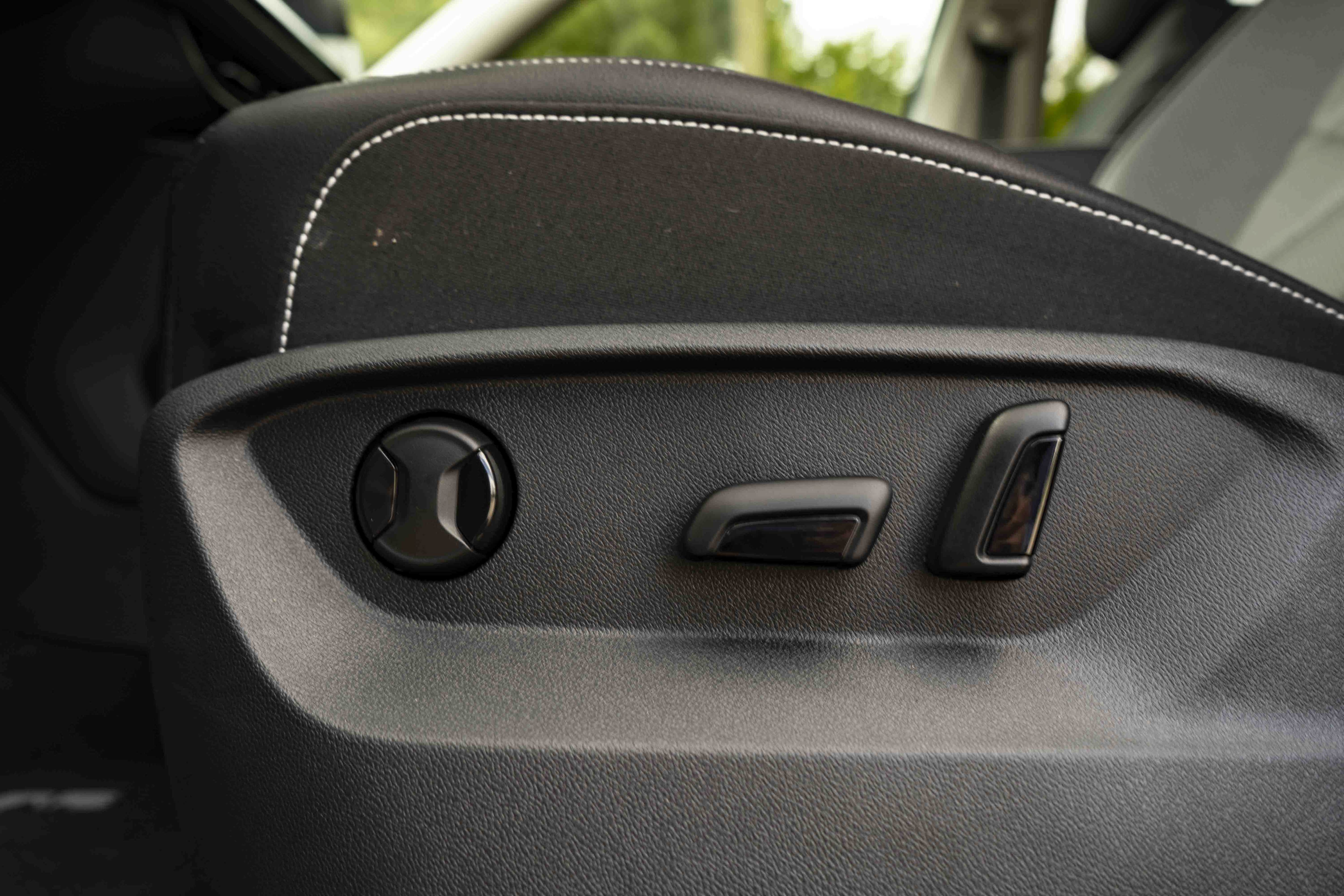 Certified 2026 Volkswagen Atlas SE FWD image 38