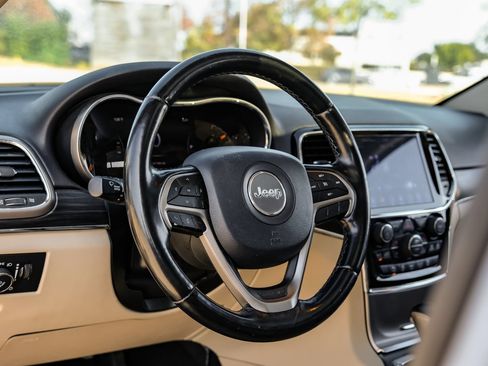 Used 2020 Jeep Grand Cherokee Limited w/ Luxury Group II RWD image 16