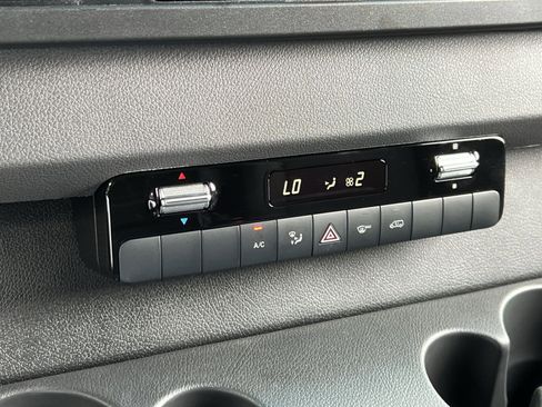 Used 2024 Mercedes-Benz Sprinter 2500 image 19