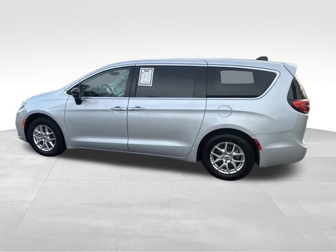 Used 2023 Ford Expedition XLT image 27