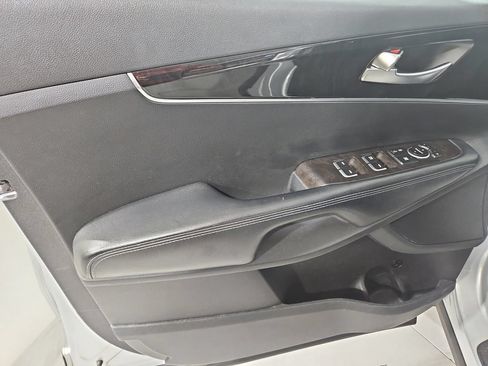 Used 2017 Kia Sorento AWD image 11