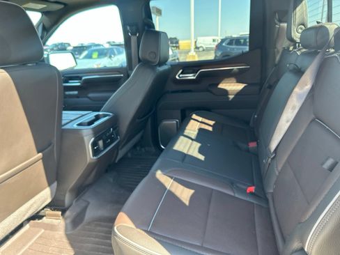 Used 2025 GMC Sierra 1500 Denali w/ Denali Reserve Package AWD/4WD image 9