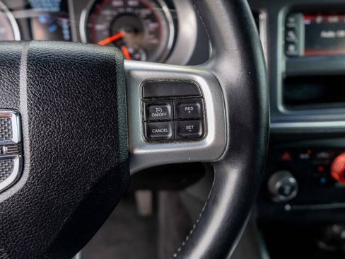 Used 2013 Dodge Charger SE w/ Sport Appearance Group image 17