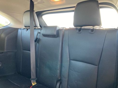 Used 2024 Toyota Highlander Platinum image 12