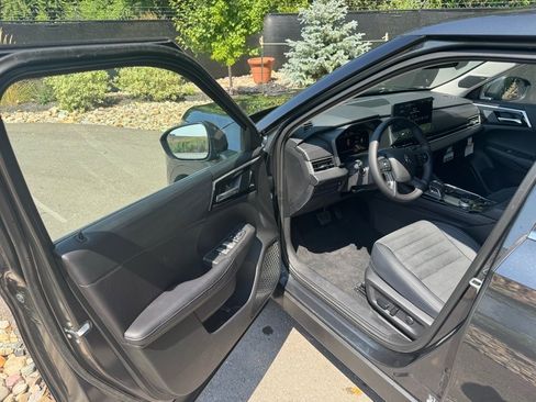 New 2025 Mitsubishi Outlander SE image 20