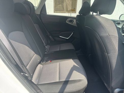 Used 2025 Kia Soul LX w/ LX Technology Package FWD image 35