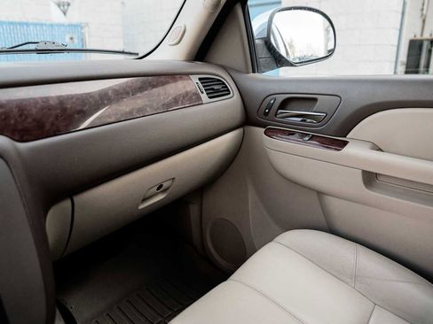 Used 2011 GMC Yukon SLT w/ SLT Chrome Package image 27