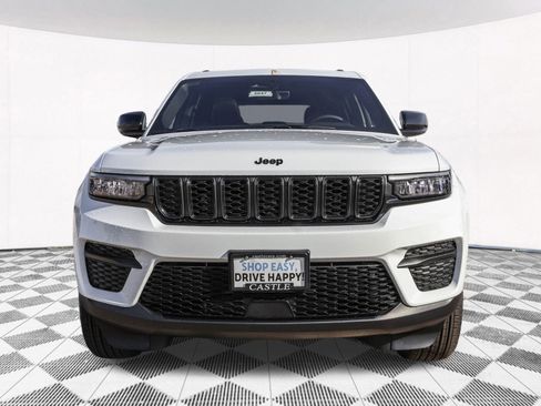New 2025 Jeep Grand Cherokee Altitude image 12