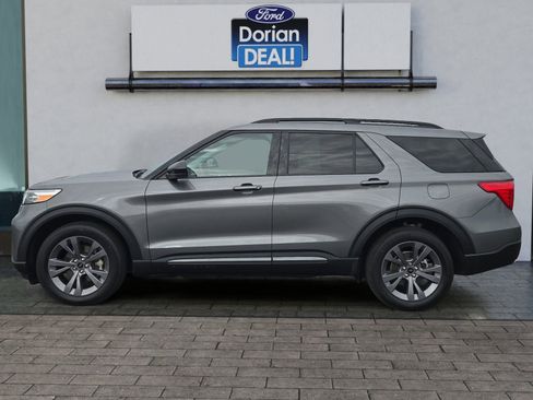 Used 2024 Ford Explorer XLT w/ Equipment Group 202A AWD/4WD image 6