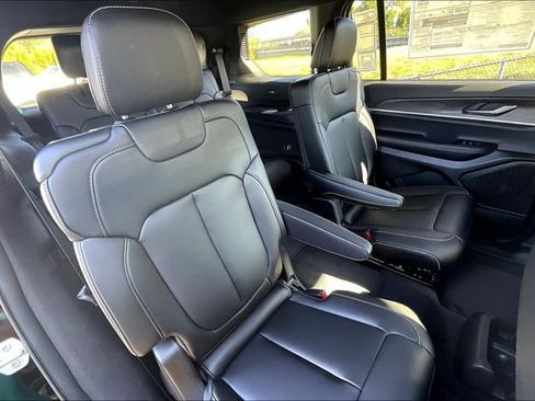 New 2025 Jeep Grand Cherokee L Limited w/ Black Appearance Package image 21