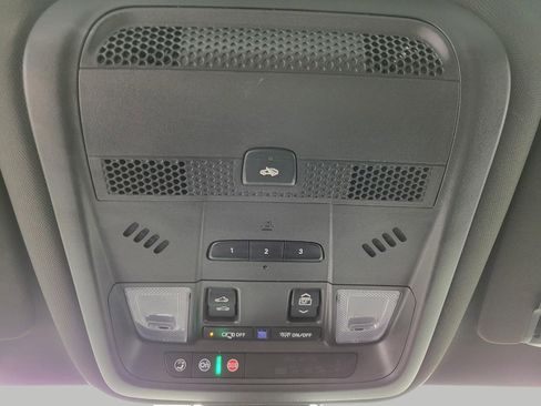 Certified 2025 Cadillac XT6 Premium Luxury image 18