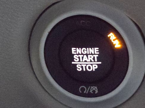 Used 2022 Chrysler Pacifica Touring-L image 9