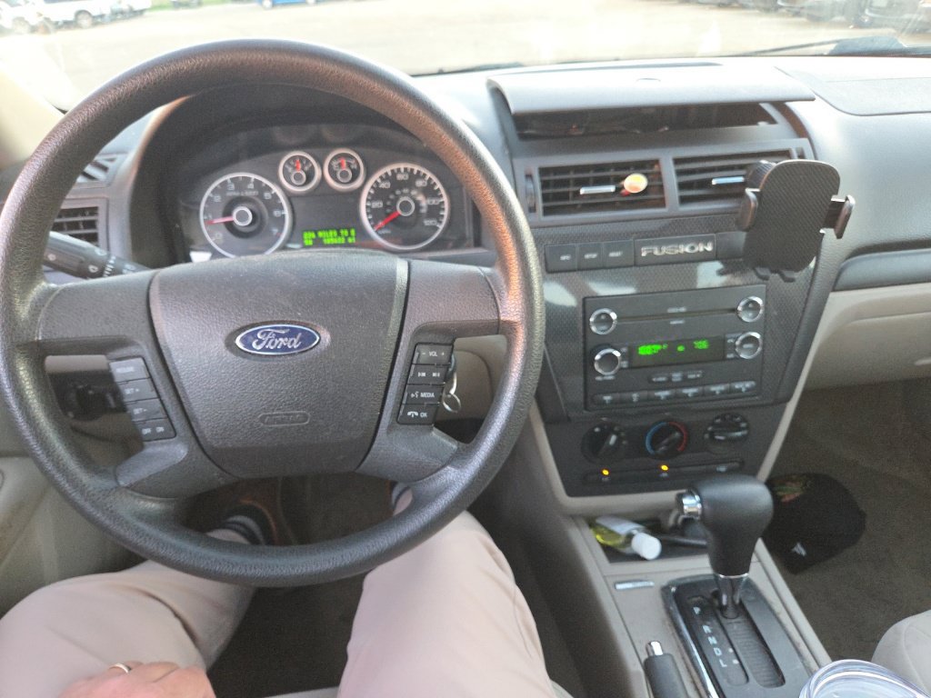Used 2009 Ford Fusion SE FWD image 12