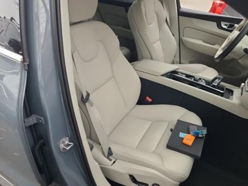 Used 2023 Volvo XC60 B5 Plus w/ Climate Package image 4