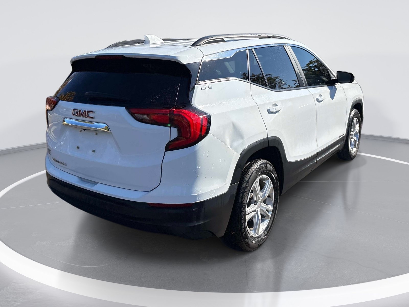 Used 2021 GMC Terrain SLE w/ Driver Convenience Package FWD image 8