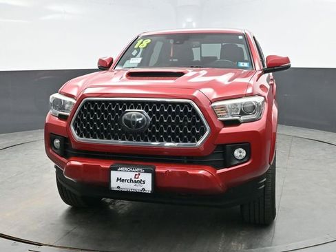 Used 2018 Toyota Tacoma TRD Sport w/ Technology Package image 2