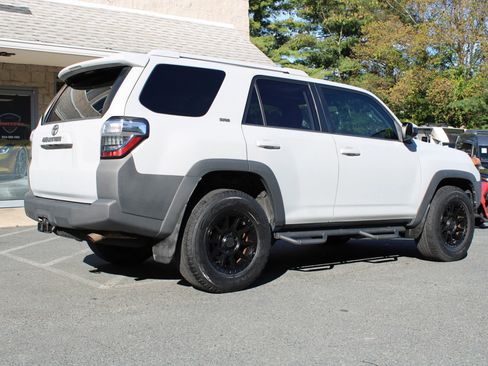 Used 2015 Toyota 4Runner SR5 image 6