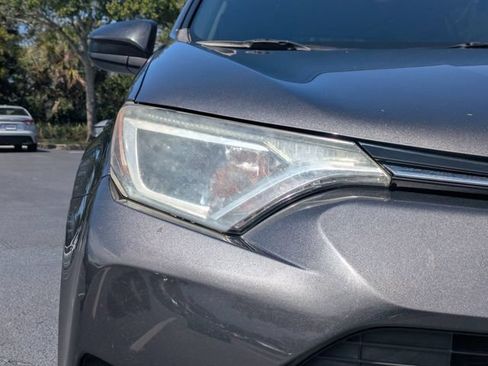 Used 2018 Toyota RAV4 LE FWD image 10