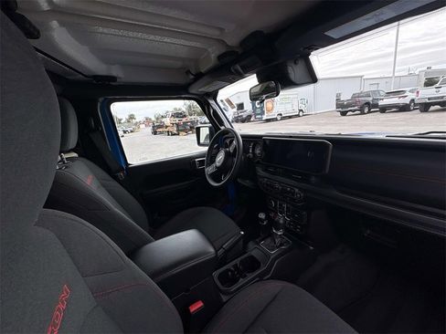 Used 2025 Jeep Wrangler Unlimited Rubicon image 18