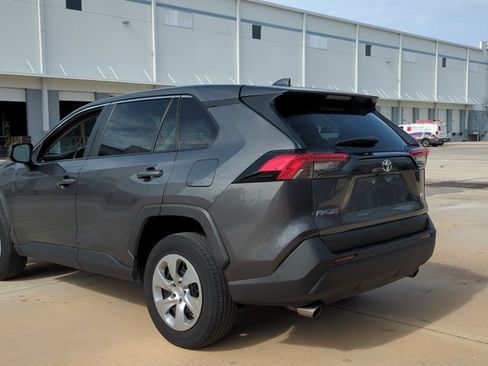 Used 2022 Toyota RAV4 LE FWD image 7