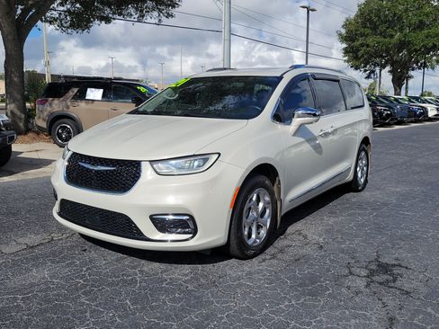 Used 2021 Chrysler Pacifica Limited w/ Uconnect Theater Family Group AWD/4WD image 3