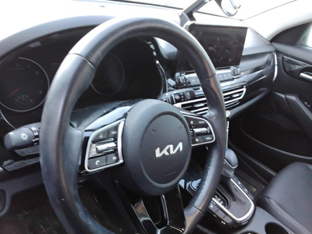 Used 2023 Kia Seltos EX AWD/4WD image 8