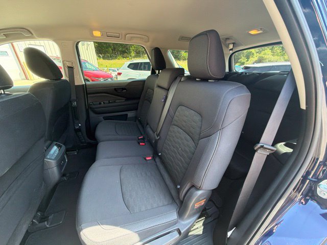 Used 2025 Nissan Pathfinder SV AWD/4WD image 15