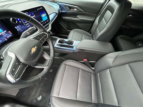 Used 2025 Chevrolet Equinox EV LT w/ Convenience Package image 10