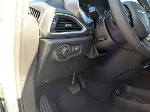 New 2026 Chrysler Pacifica Select image 16