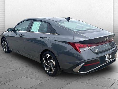 Used 2025 Hyundai Elantra SEL FWD image 4