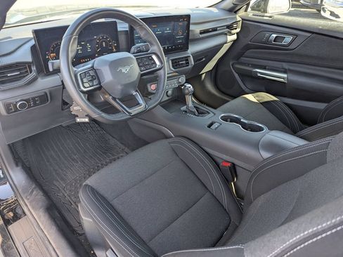 Used 2025 Ford Mustang Coupe RWD image 25