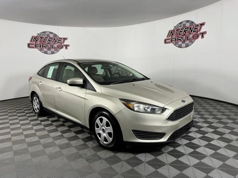 Used 2017 Ford Focus SE FWD image 9