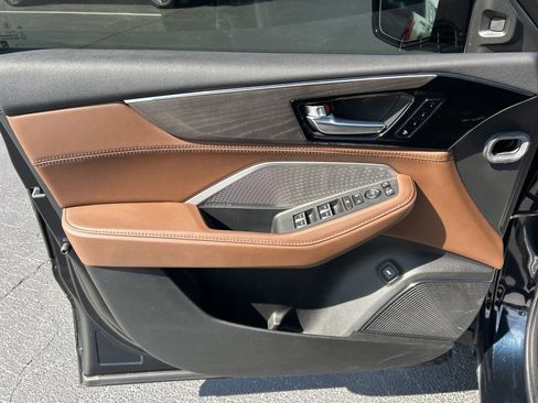 Used 2024 Acura MDX SH-AWD w/ Advance Package image 3