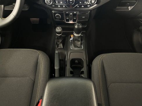 Used 2024 Jeep Wrangler Sport S image 17