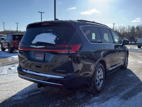 Used 2022 Chrysler Pacifica Limited image 5